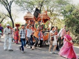 Dakor pilgrims walking