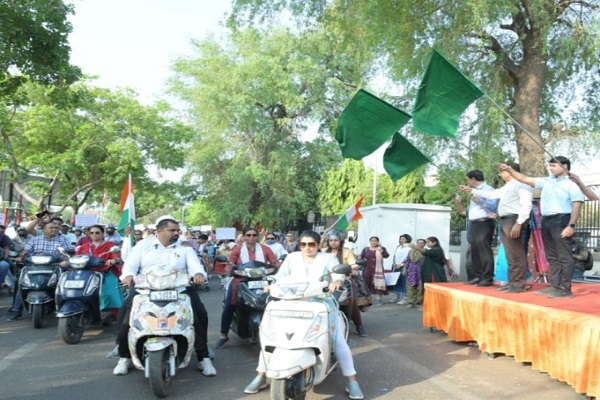 લોકસભા ચૂંટણીઃ અમદાવાદમાં 5000 શિક્ષકોએ બાઈક રેલી યોજી મતદાન અંગે જાગૃતિ ફેલાવી