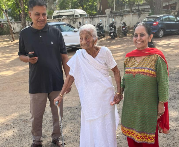 100 વર્ષની ઉંમરમાં તમામ ચૂંટણીમાં અચૂક મતદાન કર્યું છે : શતાયુ સરસ્વતીબેન કાકાણી